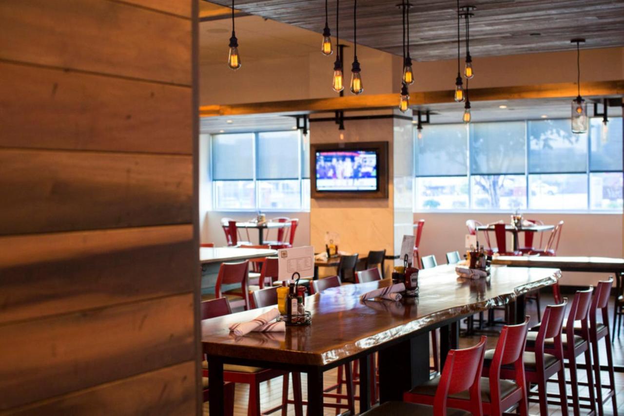 Holiday Inn Omaha Downtown - Waterpark By Ihg Ngoại thất bức ảnh